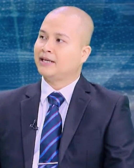 Nur Hisyam Mazlan during a professional studio appearance